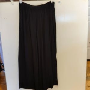 Long Ladies Forever 21 black skirt